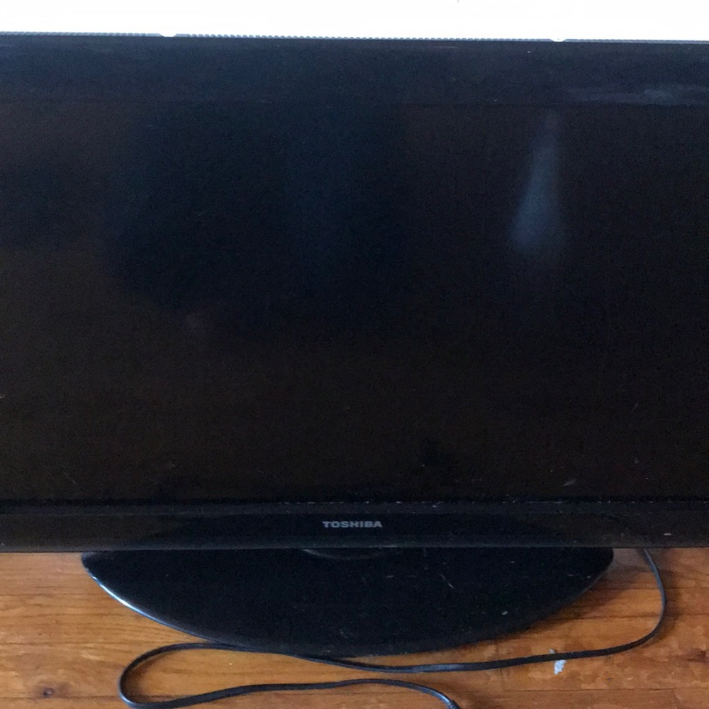 Flat screen tv,not a smart tv,for games and cable